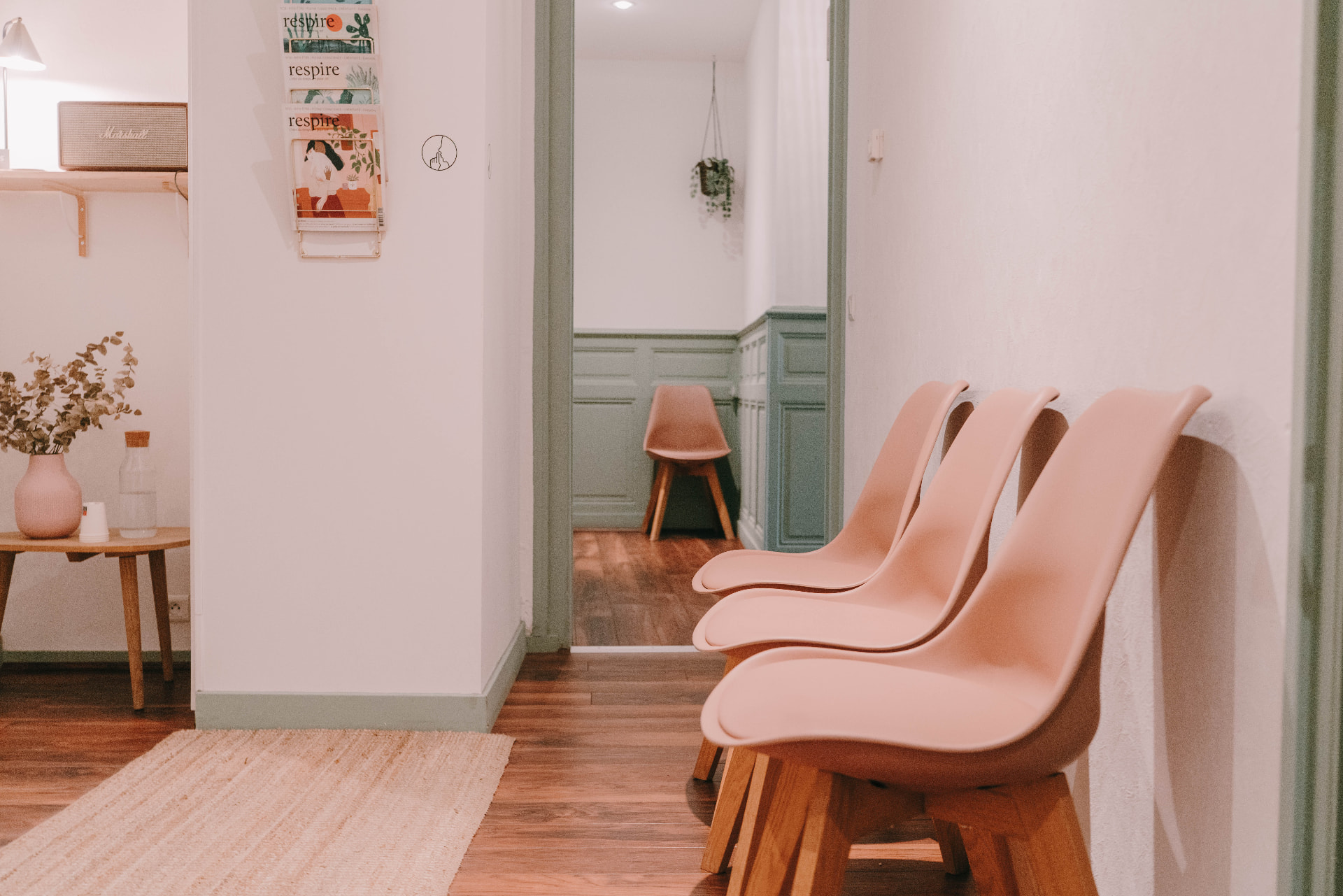 Les fauteuils de la salle d’attente